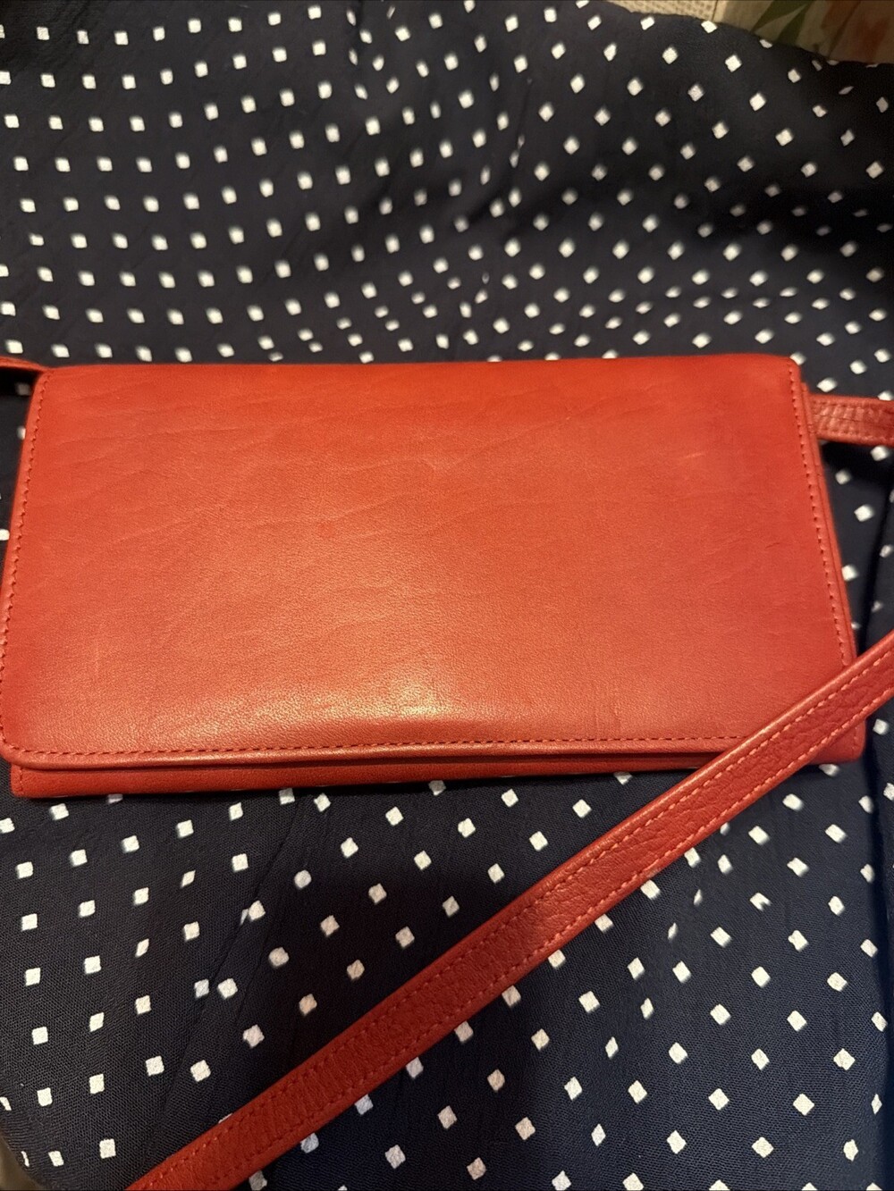 VINTAGE G.H. BASS & CO. STYLE 7553 FULL GRAIN LEATHER CROSSBODY WALLET